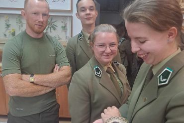 Niezwykła lekcja w terenie-zawody drwali.