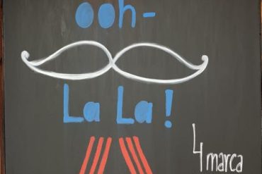 Pochylając się nad lokalnym idolem