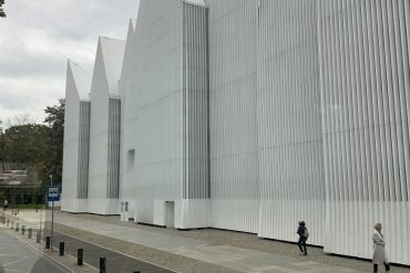 Wizyta uczniów z Jeżewa w leśnej Izbie Bioróżnorodności