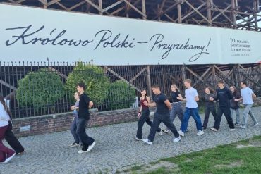Lekcja mykologii w lesie
